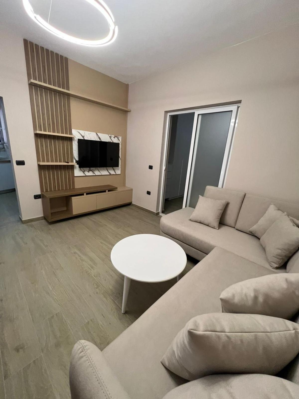 Large Apartament Wlora