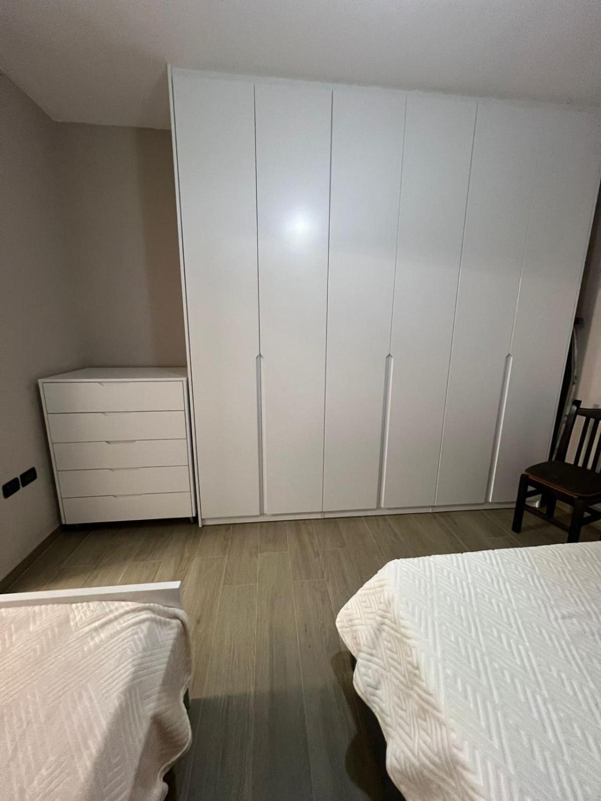 Apartament Large Wlora