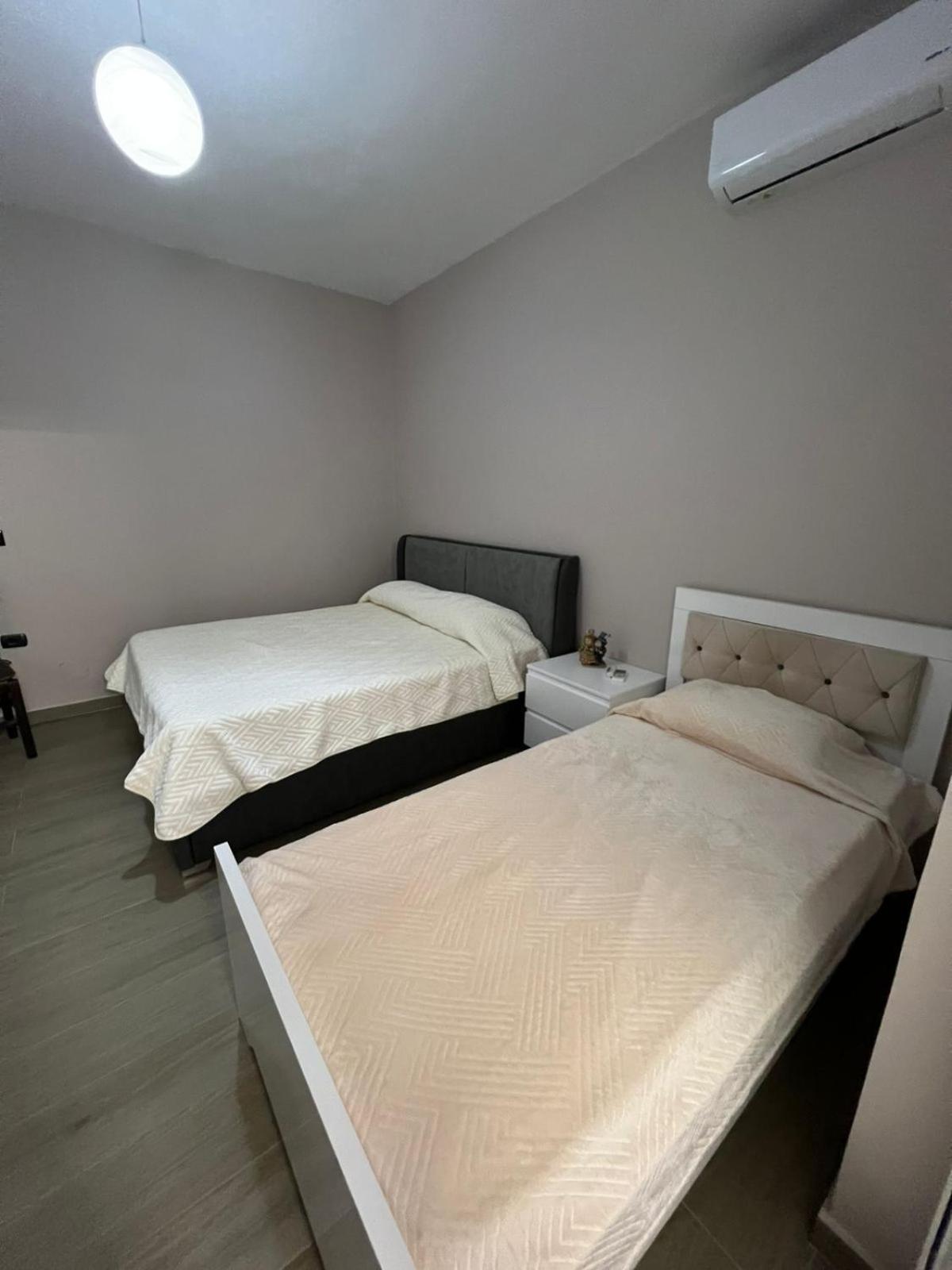 Large * Vlorë